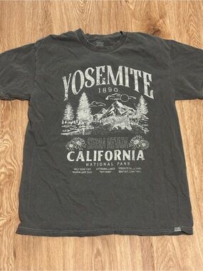 RSQ Yosemite California Graphic Tee - Charcoal Mens small